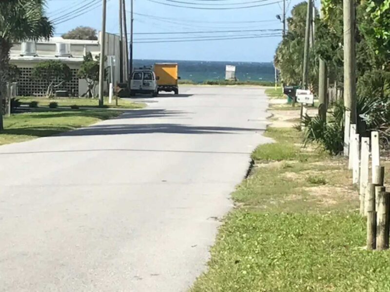 2-minute-walk-to-beach-visible-from-front-of-property