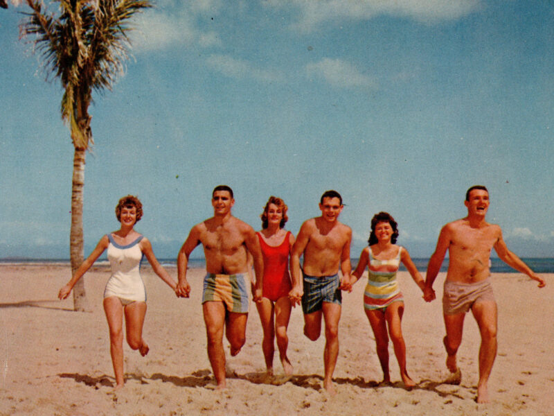Friends_Running_Beach